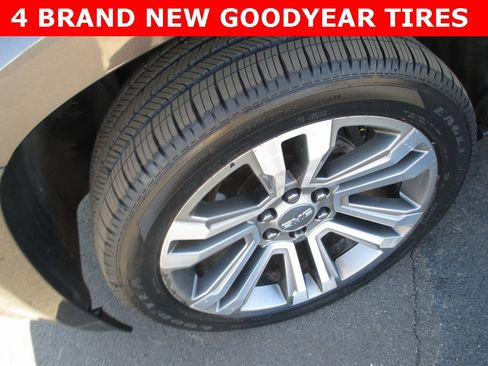 Used 2017 GMC Yukon Denali w/ Open Road Package image 3