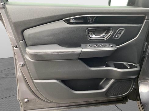 Used 2023 Honda Pilot EX-L image 11