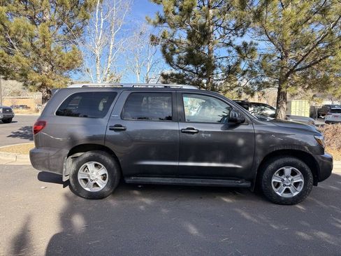 Used 2022 Toyota Sequoia SR5 image 7