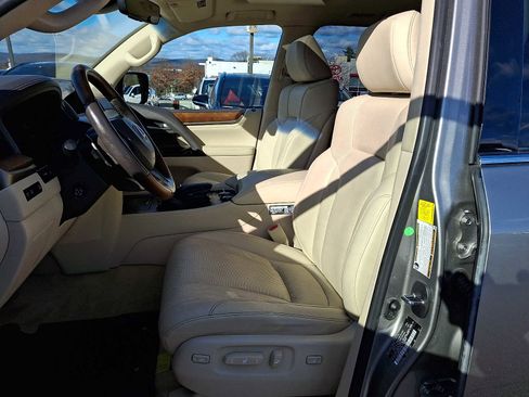 Used 2020 Lexus LX 570 4WD w/ Luxury Package image 11