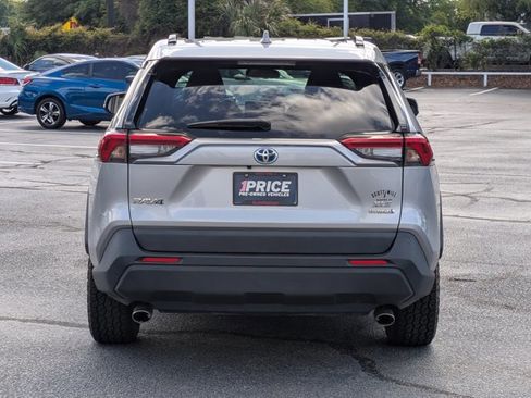 Used 2022 Toyota RAV4 XLE AWD/4WD image 6