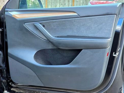 Used 2023 Tesla Model Y Performance image 24