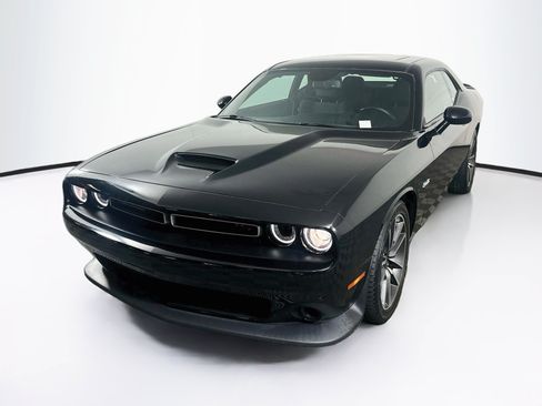 Used 2023 Dodge Challenger R/T RWD image 3