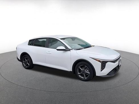 Used 2025 Kia K4 FWD image 2