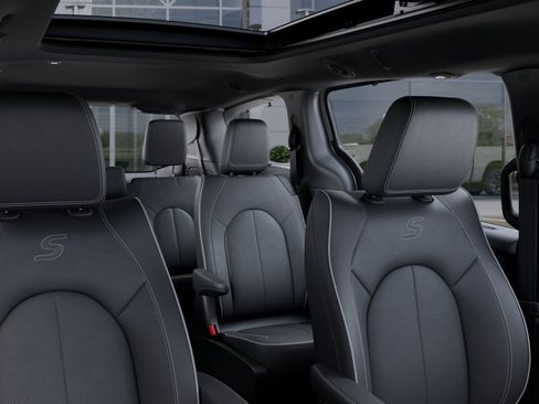 New 2026 Chrysler Pacifica Limited image 26