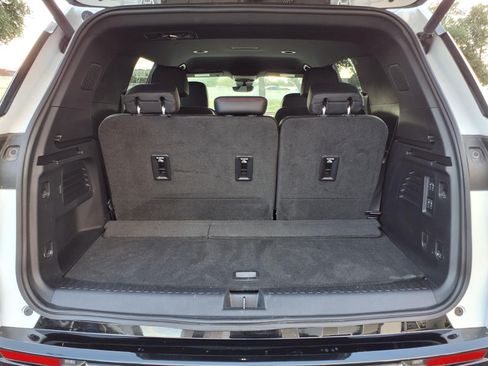 Used 2025 Chevrolet Traverse RS w/ LPO, Floor Liner Package FWD image 12