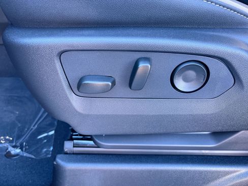 New 2026 GMC Yukon XL Elevation w/ LPO, Illumination Package image 13