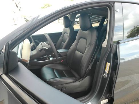 Used 2021 Tesla Model Y Long Range AWD/4WD image 17