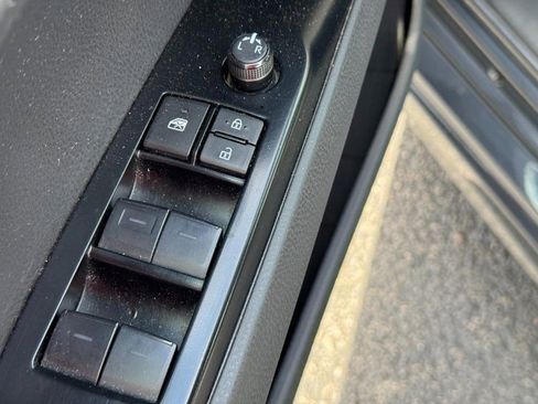 Used 2025 Toyota Camry SE FWD image 18