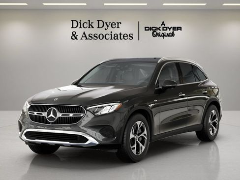 Used 2025 Mercedes-Benz GLC 350e 4MATIC image 34