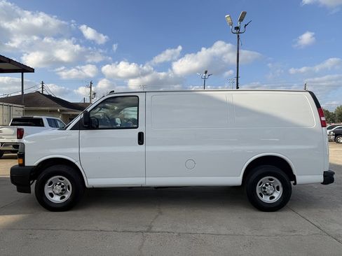 Used 2021 Chevrolet Express 2500 w/ Driver Convenience Package image 3