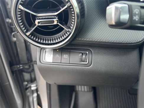 New 2026 Chevrolet Equinox LT w/ Convenience Package II image 32