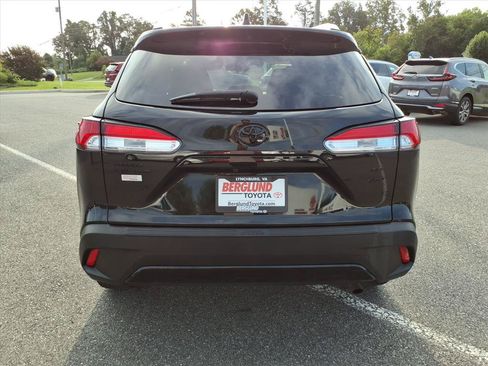 Used 2023 Toyota Corolla Cross LE w/ Moonroof Package AWD/4WD image 12