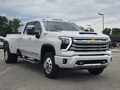 Used 2025 Chevrolet Silverado 3500 High Country w/ High Country Premium Package AWD/4WD image 7