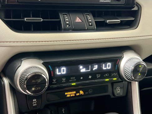Used 2020 Toyota RAV4 XLE Premium FWD image 27