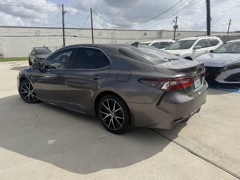 Used 2023 Toyota Camry SE w/ Convenience Package FWD image 3