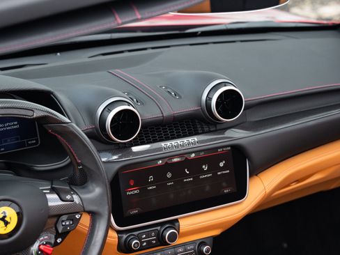 Used 2019 Ferrari Portofino RWD image 47