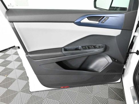 Certified 2023 Volkswagen Taos SE w/ Panoramic Sunroof Package FWD image 17