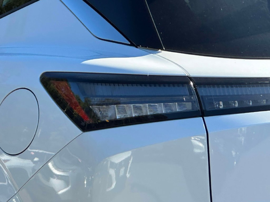 Used 2025 Nissan Murano SL AWD/4WD image 11