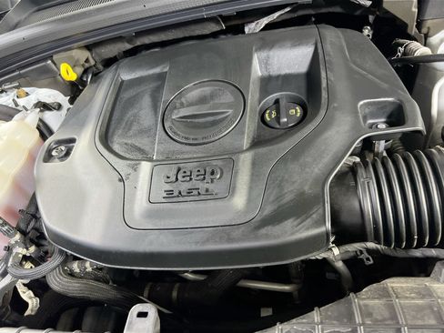Used 2023 Jeep Grand Cherokee Overland AWD/4WD image 31