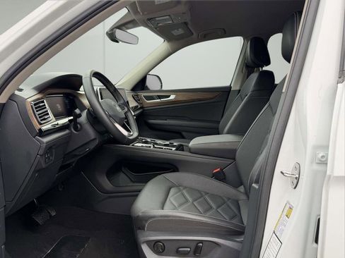 Used 2025 Volkswagen Atlas SE FWD image 15