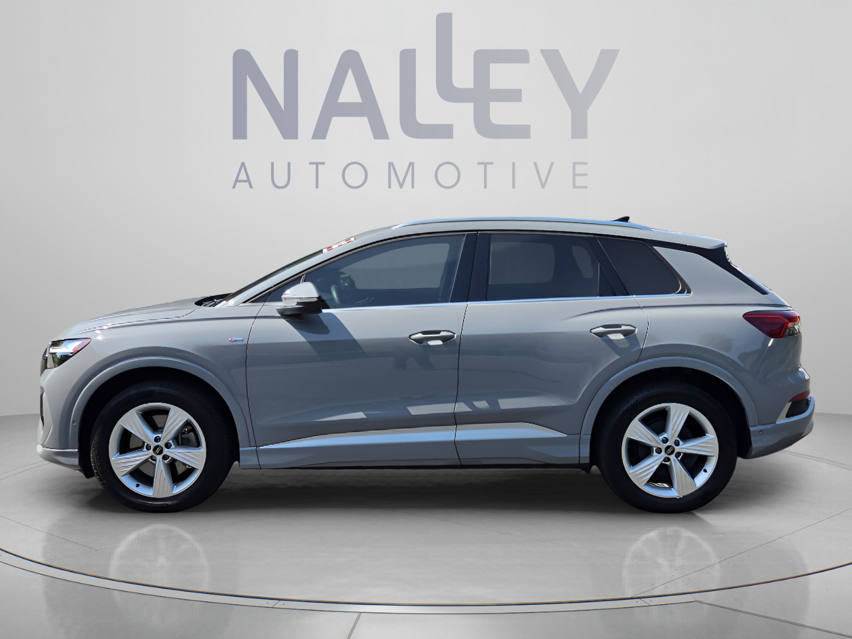Used 2023 Audi Q4 e-tron Premium Plus AWD/4WD image 2