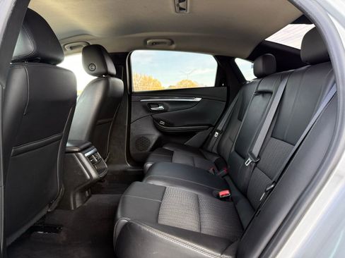 Used 2017 Chevrolet Impala LT image 21