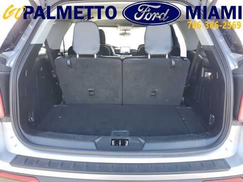 Used 2021 Ford Explorer XLT w/ Equipment Group 202A image 8