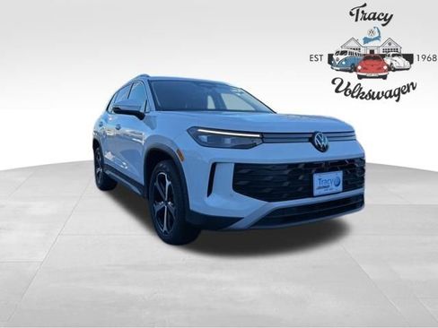 New 2026 Volkswagen Tiguan SE image 1