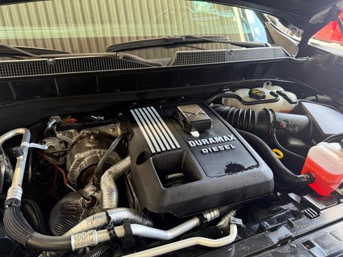 Used 2024 Chevrolet Silverado 1500 LTZ AWD/4WD image 1
