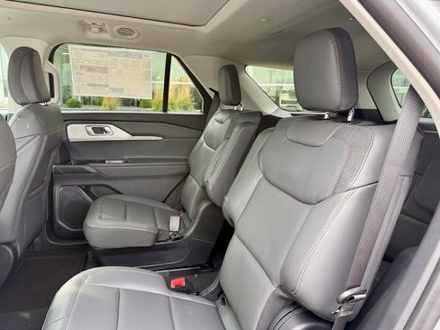 New 2026 Ford Explorer Active w/ Active Comfort Package image 10