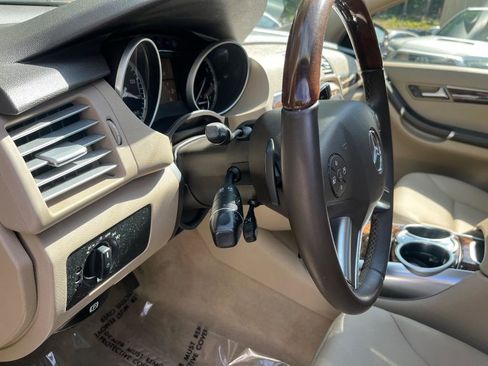 Used 2011 Mercedes-Benz R 350 4MATIC image 41