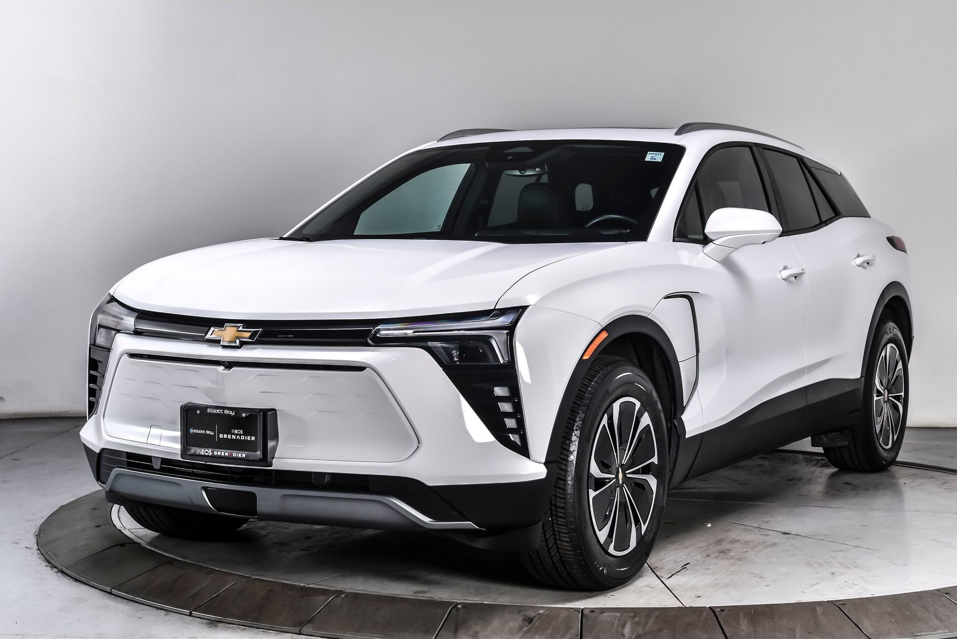 Used 2024 Chevrolet Blazer EV LT AWD/4WD image 2