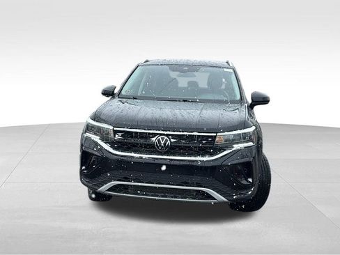 Used 2024 Volkswagen Taos SE AWD/4WD image 2