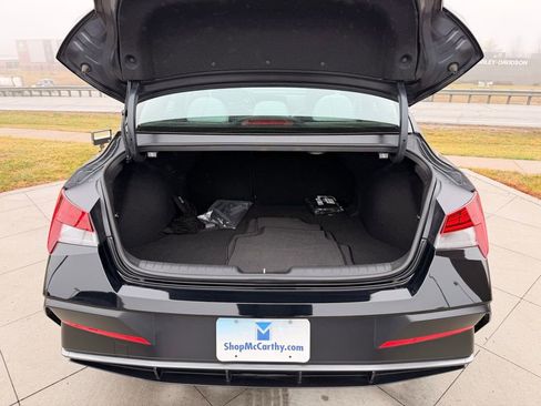 New 2025 Hyundai Elantra Limited FWD image 34