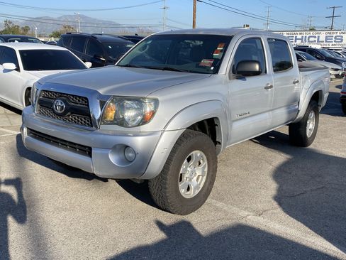 Used 2011 Toyota Tacoma 4x4 Double Cab w/ TRD Off-Road Pkg w/JBL Audio image 2