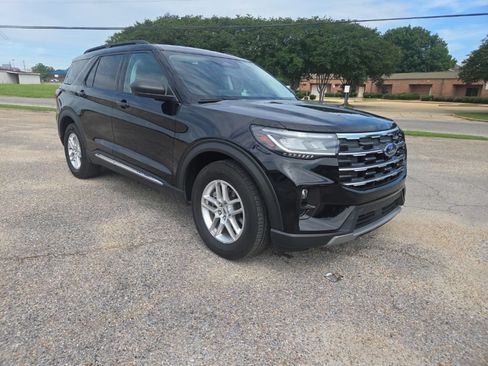 Used 2025 Ford Explorer Active w/ Active Comfort Package RWD image 14