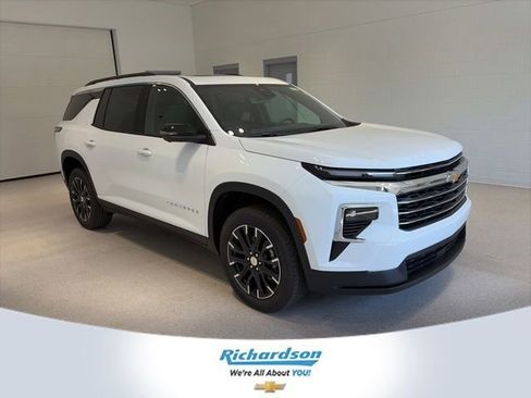 New 2026 Chevrolet Traverse LT w/ Sun and Wheel Package FWD image 1