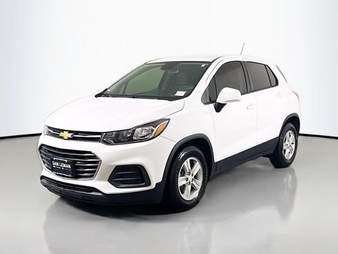 Used 2022 Chevrolet Trax LS w/ Tint and Cruise Package FWD image 3