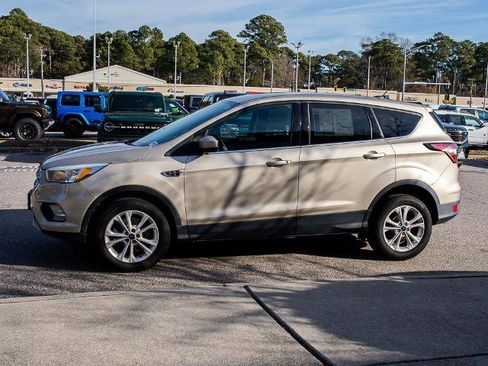 Certified 2017 Ford Escape SE image 3