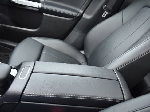 Used 2020 Mercedes-Benz GLB 250 GLB 250 image 26