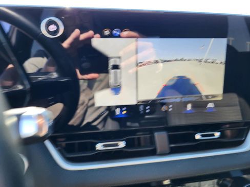 Used 2025 Chevrolet Equinox LT w/ Safety and Technology Package image 21