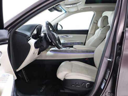 Used 2023 Genesis GV70 3.5T Sport w/ Sport Advanced Package AWD/4WD image 18