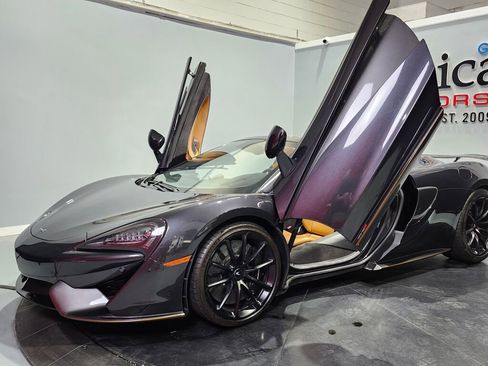 Used 2019 McLaren 570S Spider RWD image 10