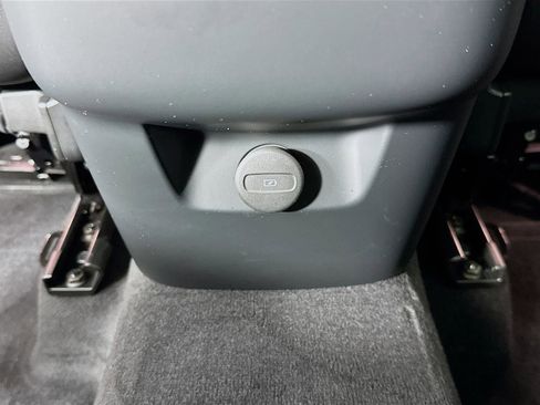 Used 2023 Volvo XC60 B5 Plus w/ Climate Package image 28