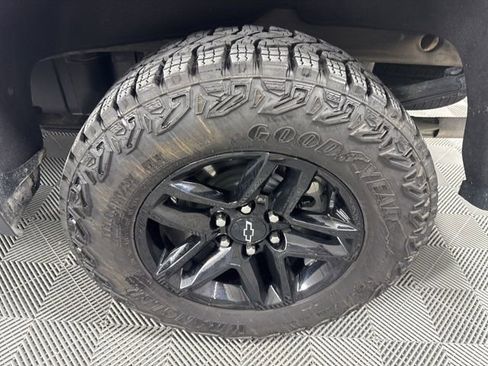 Used 2024 Chevrolet Silverado 1500 LT Trail Boss w/ Convenience Package II image 9