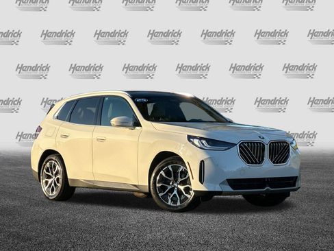 Used 2025 BMW X3 xDrive30i w/ Premium Package image 2