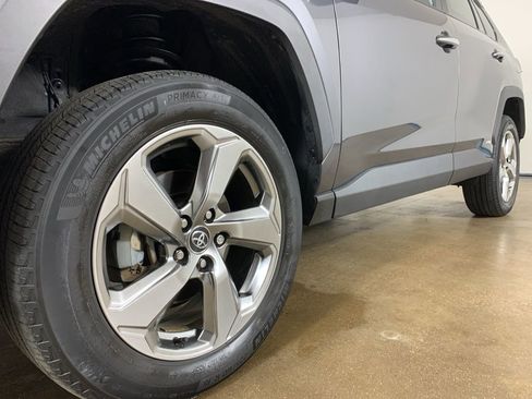 Used 2020 Toyota RAV4 Limited image 2