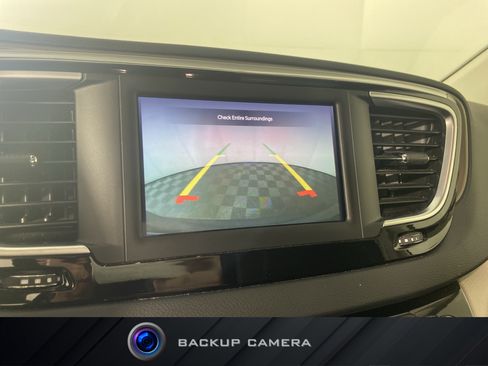 Used 2023 Chrysler Voyager LX FWD image 4