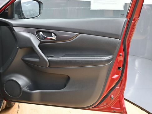 Used 2019 Nissan Rogue SV image 31